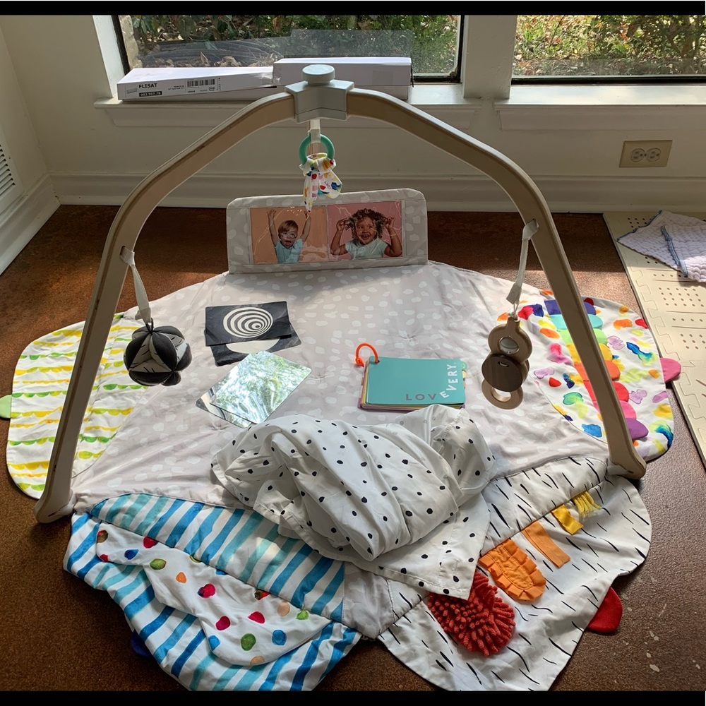 Lovevery Baby Gym & Playmat